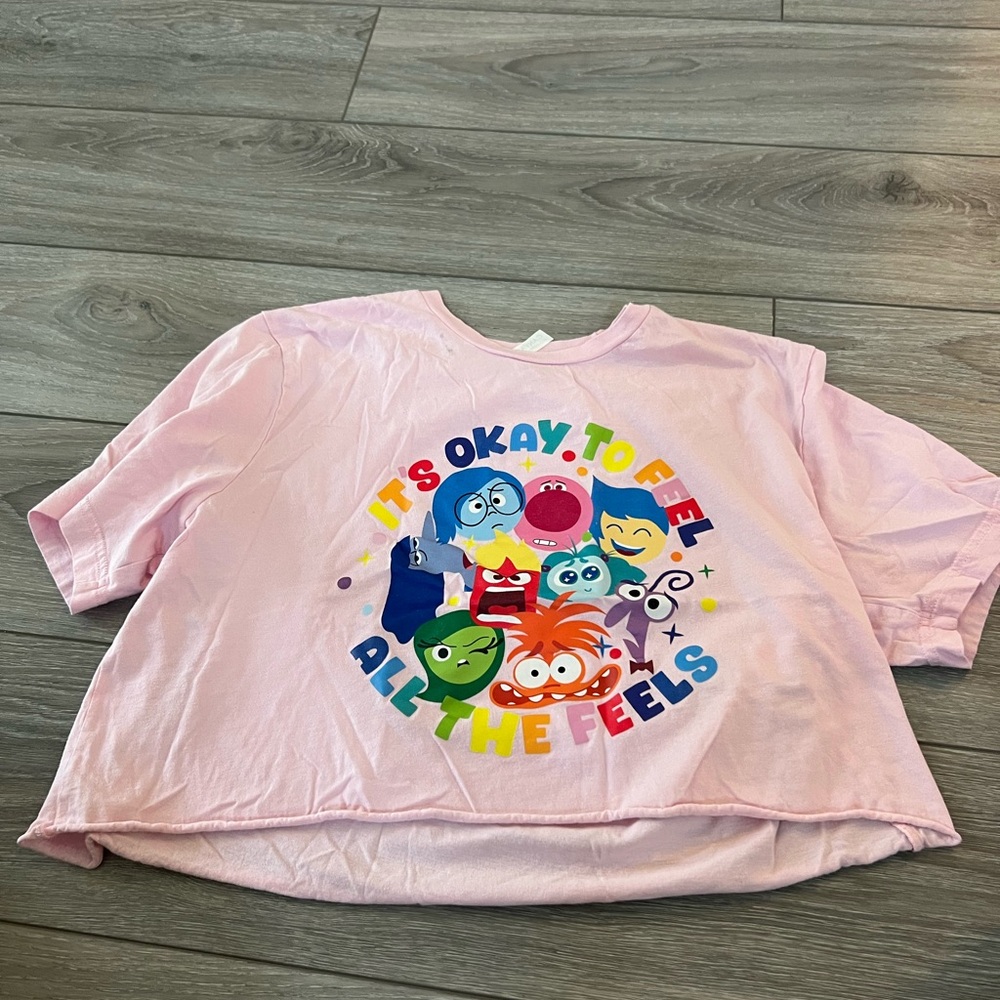 Pink 'It's Okay to Feel' Character Graphic Cropped Tee